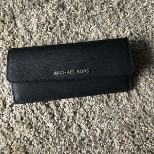 Michael Kors Jet Set Travel Wallet